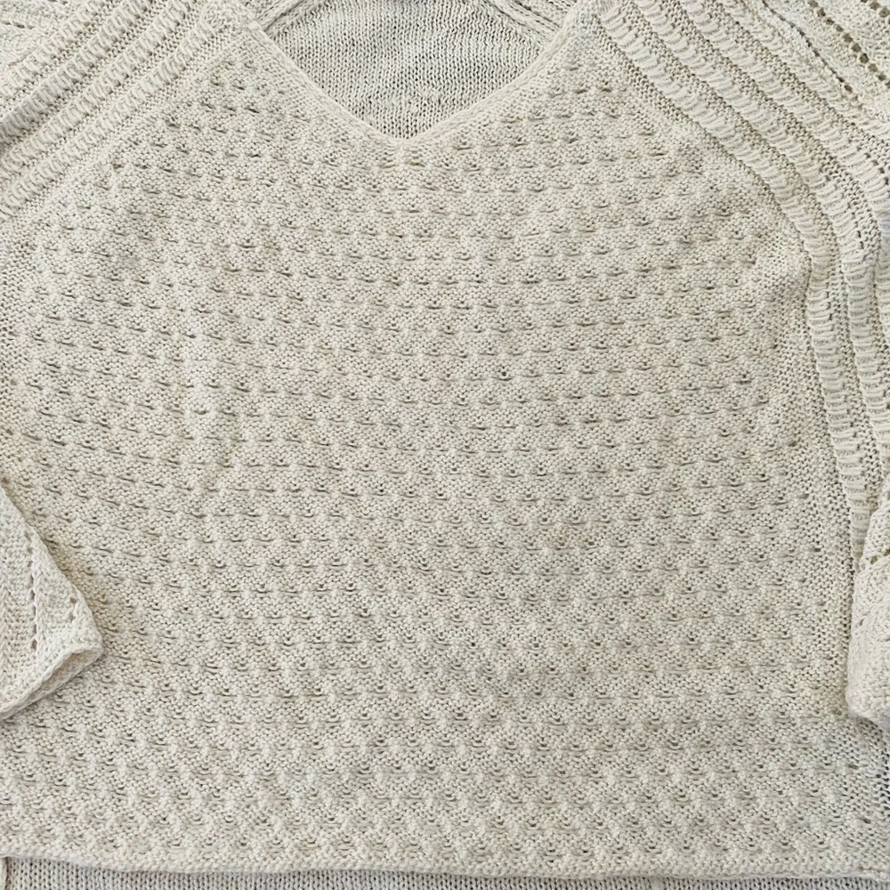 America Eagle XL cream w/ sparkle colored V neck sweater - Picture 2 of 3